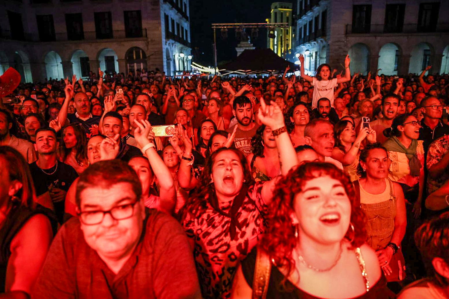 La Porticada, llena hasta la bandera.