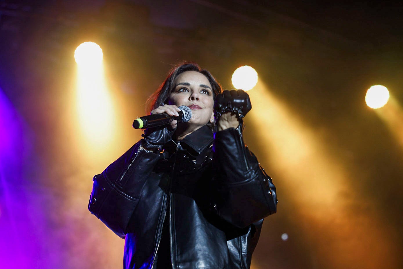 La artista se rodeó de fans y seguidores en el concierto en La Porticada