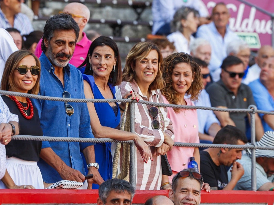 La empresaria Natalia Ruiz-Ocejo, de Lances de futuro; el escritor y colaborador de televisión Juan del Val; la alcaldesa de Santander, Gema Igual; la presidenta de la Diputación de Palencia, Ángeles Armisén; y la diputada de Cultura de Palencia, Carolina Valbuena.