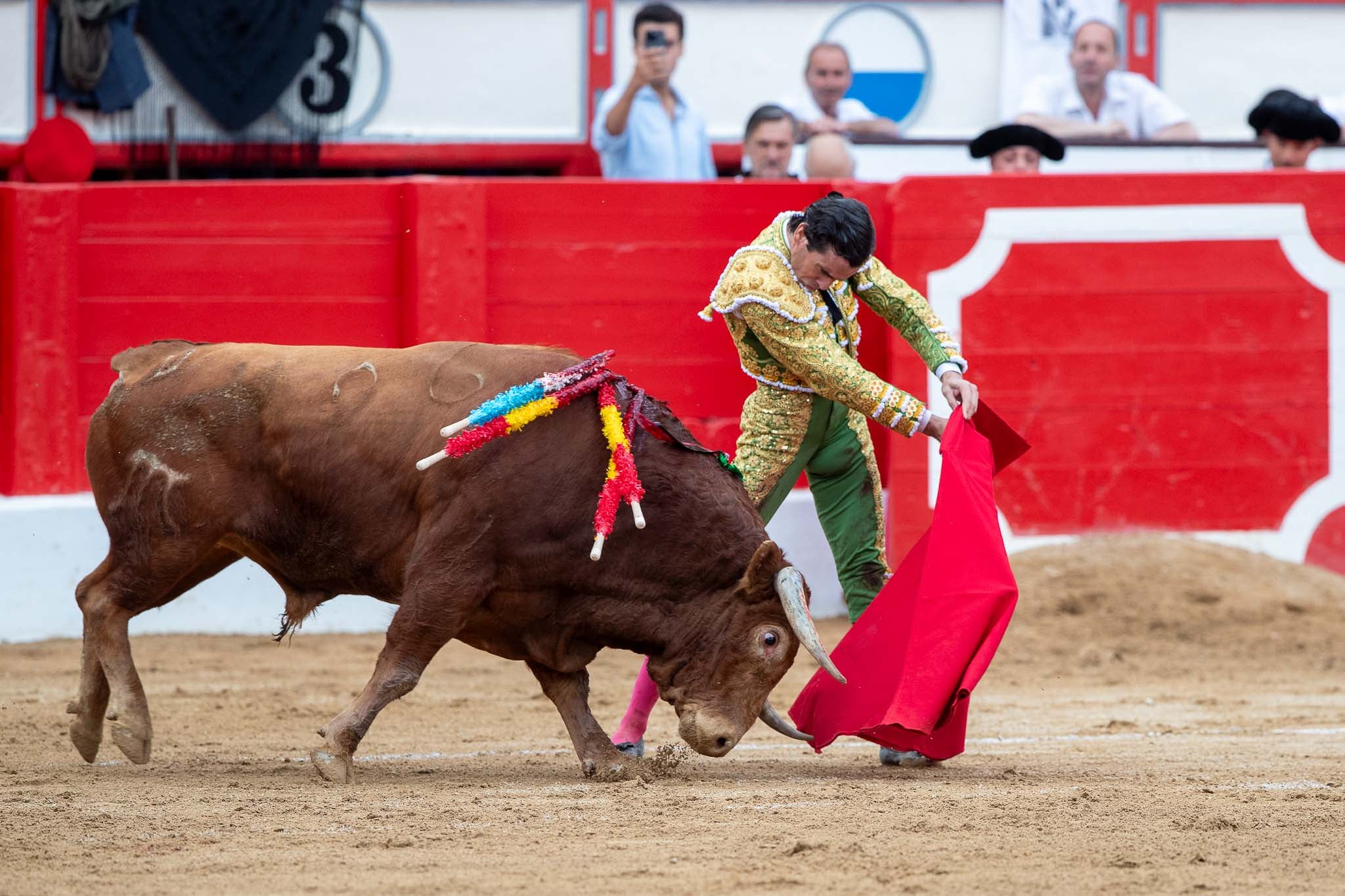 Inicio de faena de Juan Ortega en el cuarto de la tarde.
