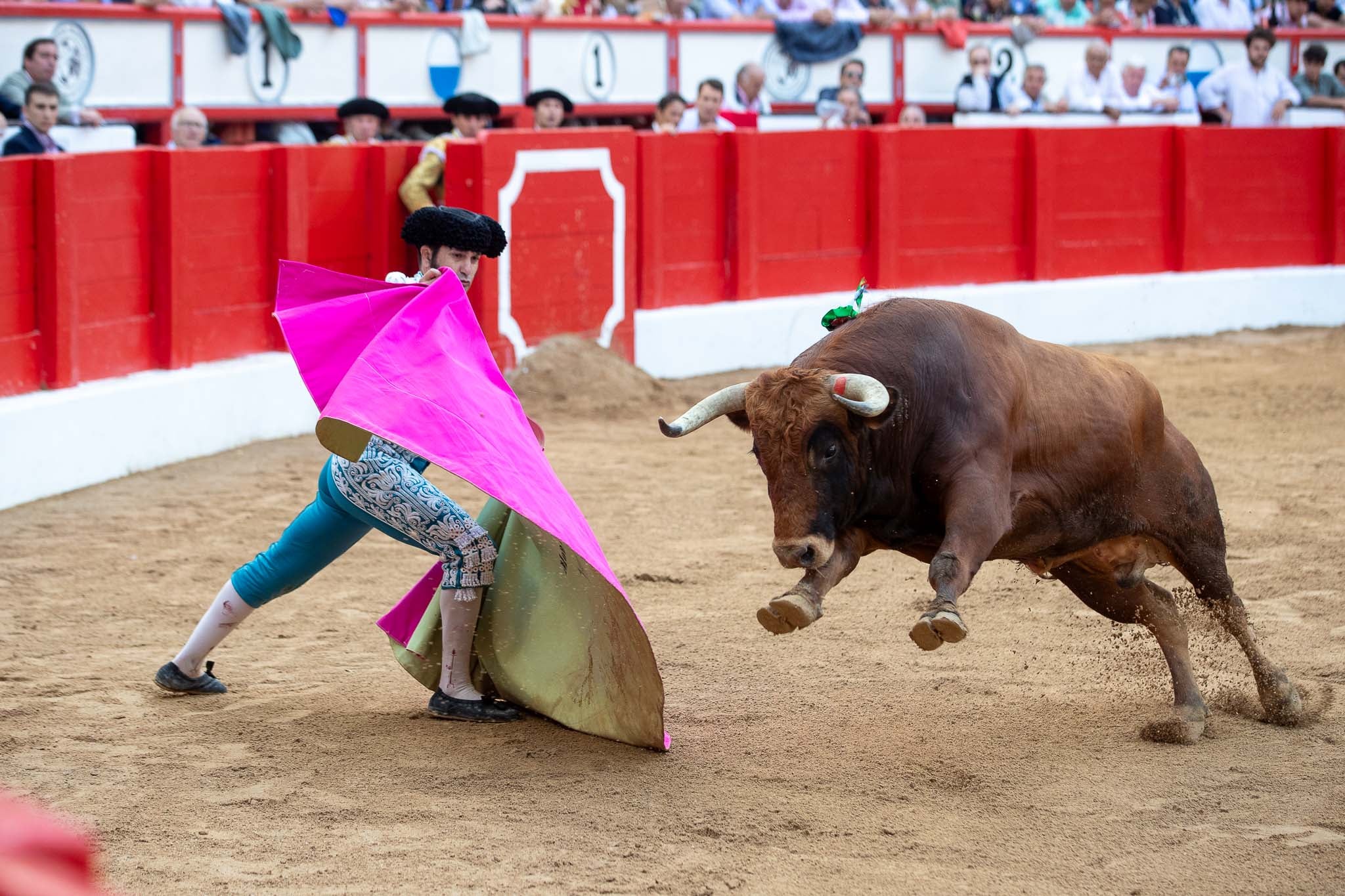 Saludo capotero de Morante en el quinto.