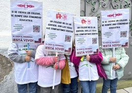 Alumnos del colegio El Pedregal protestan este invierno ante el cierre del centro educativo.
