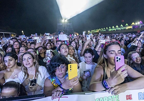 Yatra y los incombustibles fans de La Magdalena