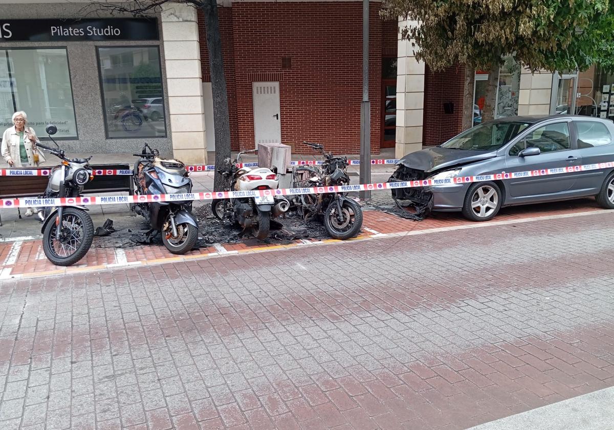 Los vehículos estaban aparcados en la Plaza de la Constitución.