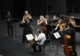 El ensemble del Encuentro, anoche, al inicio del concierto de clausura de esta XXIV edición.
