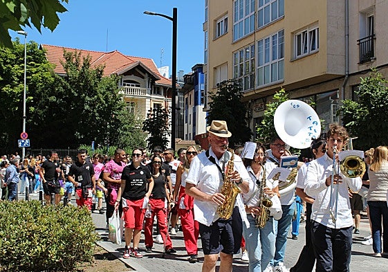 Pasacalles por el centro de Reinosa.