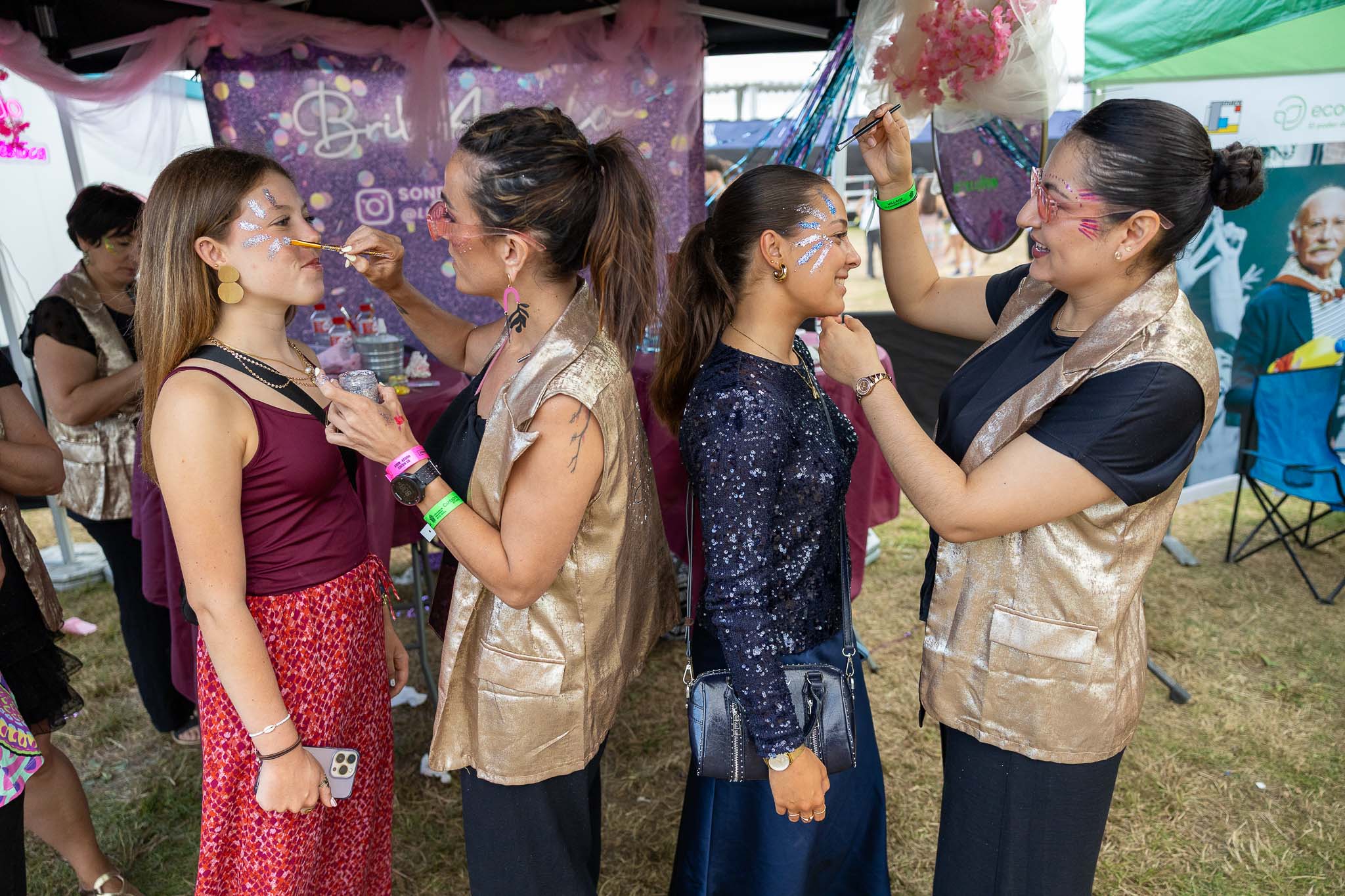 El festival habilitó una zona de maquillaje.