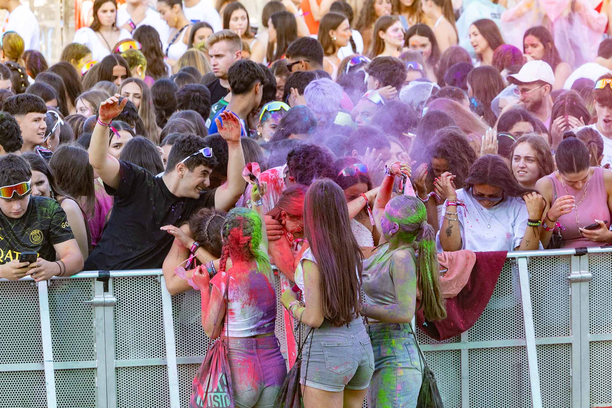 Más momentos de la batalla de color.
