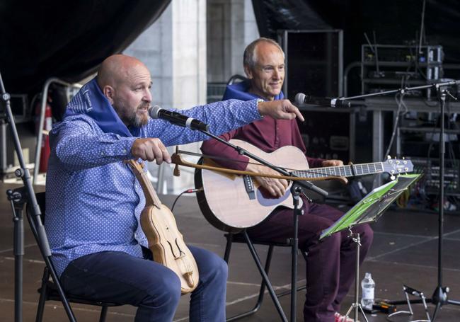 Miguel Cadavieco actuará esta noche en la Plaza Porticada.