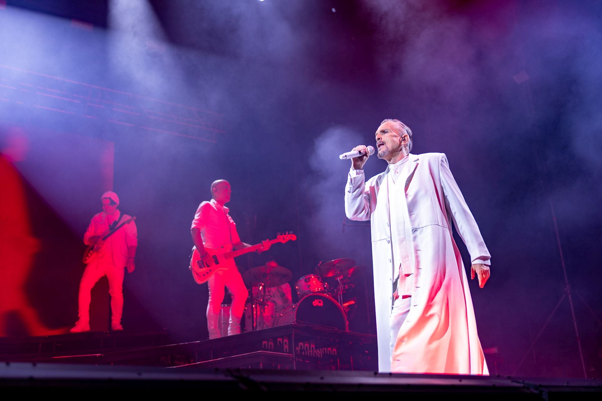 Miguel Bosé vuelve con esta gira a los escenarios después de ocho años alejado del calor de los focos.