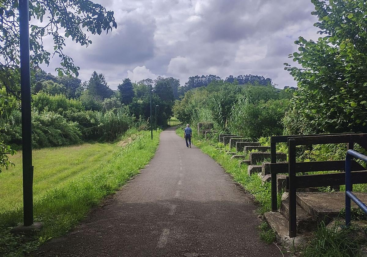 Imagen principal - La senda ciclable entre Penagos y Villaescusa, un disfrute sensorial