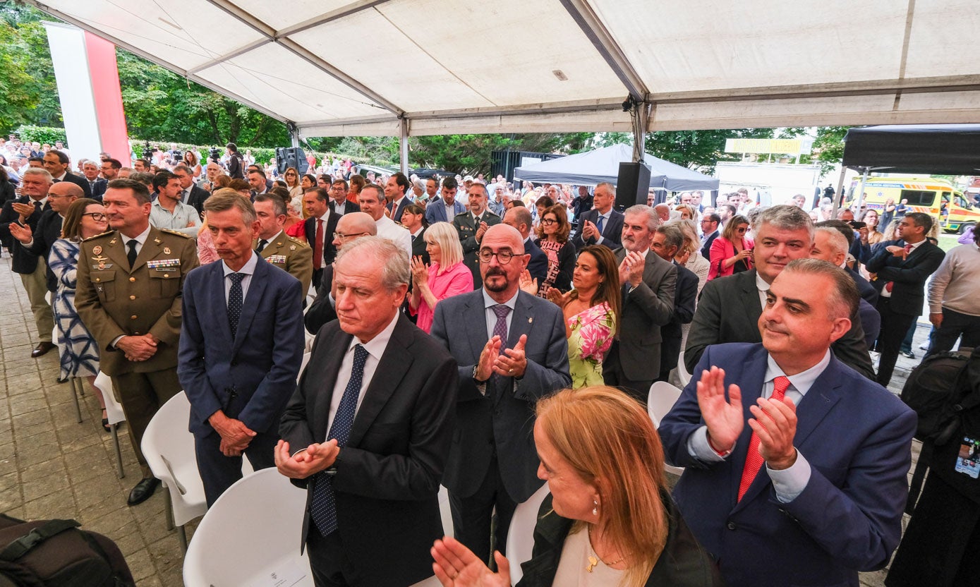 Imagen secundaria 2 - Buruaga apela a la unidad de los cántabros para «levantarse contra el privilegio» del cupo catalán