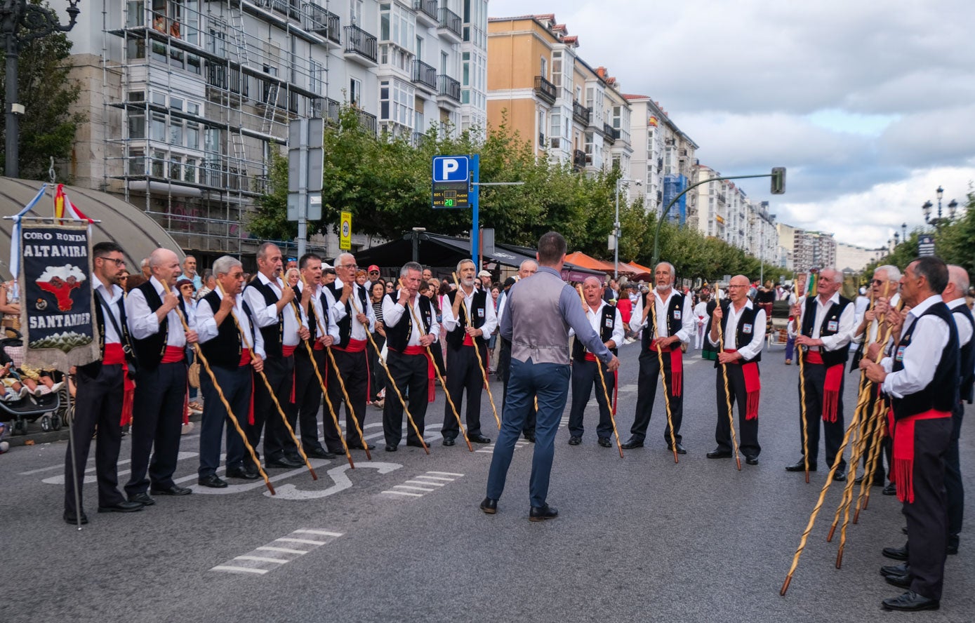 El Coro Ronda Altamira, en plena actuación.