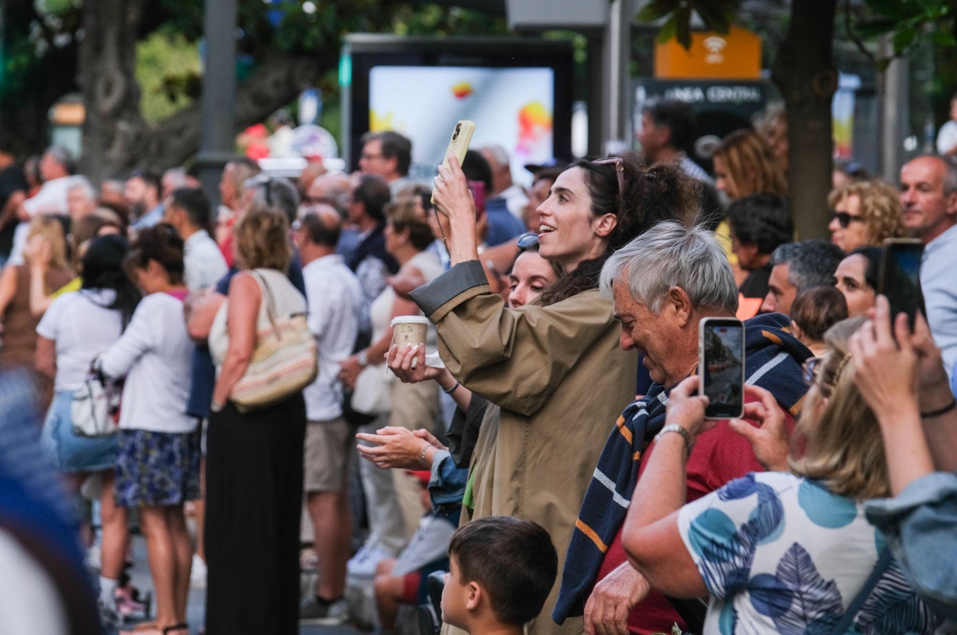 La actriz cántabra Teresa Gareche, entre el público.