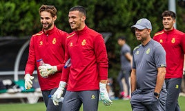 Plamen Andreev, en el centro, junto a Jokin Ezkieta y José Alberto