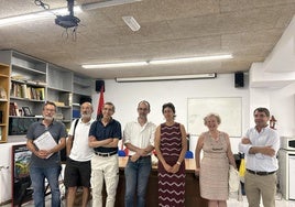 Julio Medina, de Podemos; Rafael Casuso, de Cantabria Con Bici, José Antonio Sánchez Raba, de Ecologistas en Acción; Abel López e Isabel Gómez, de Cantabria Con Bici, Ana Romo; y David Higuera, de ARCA.