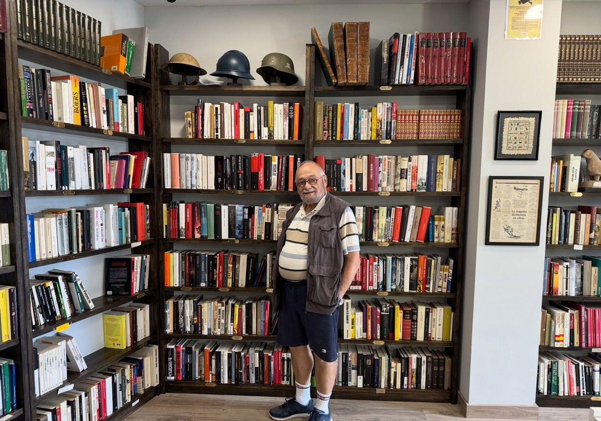 José David Solar Cubillas en la nueva biblioteca de Noja.