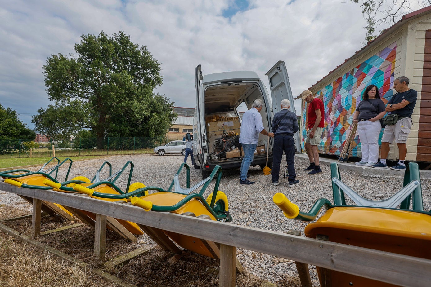 A los adjudicatarios se les ha proporcionado herramientas de trabajo y las llaves de la instalación, para que puedan comenzar a trabajar en las fincas. 