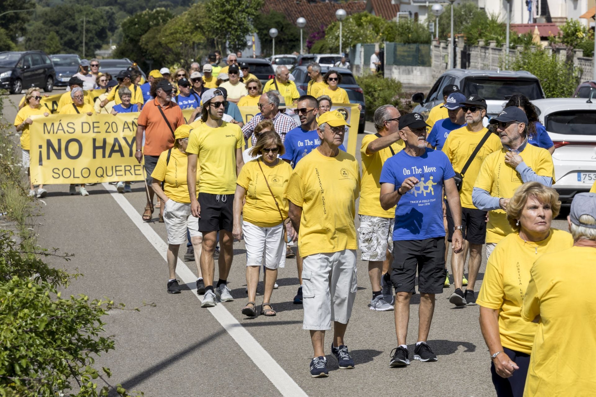 Hubo lágrimas de desasosiego e incomprensión también de otros presentes porque sus familiares han fallecido sin la tranquilidad de ver el problema resuelto.