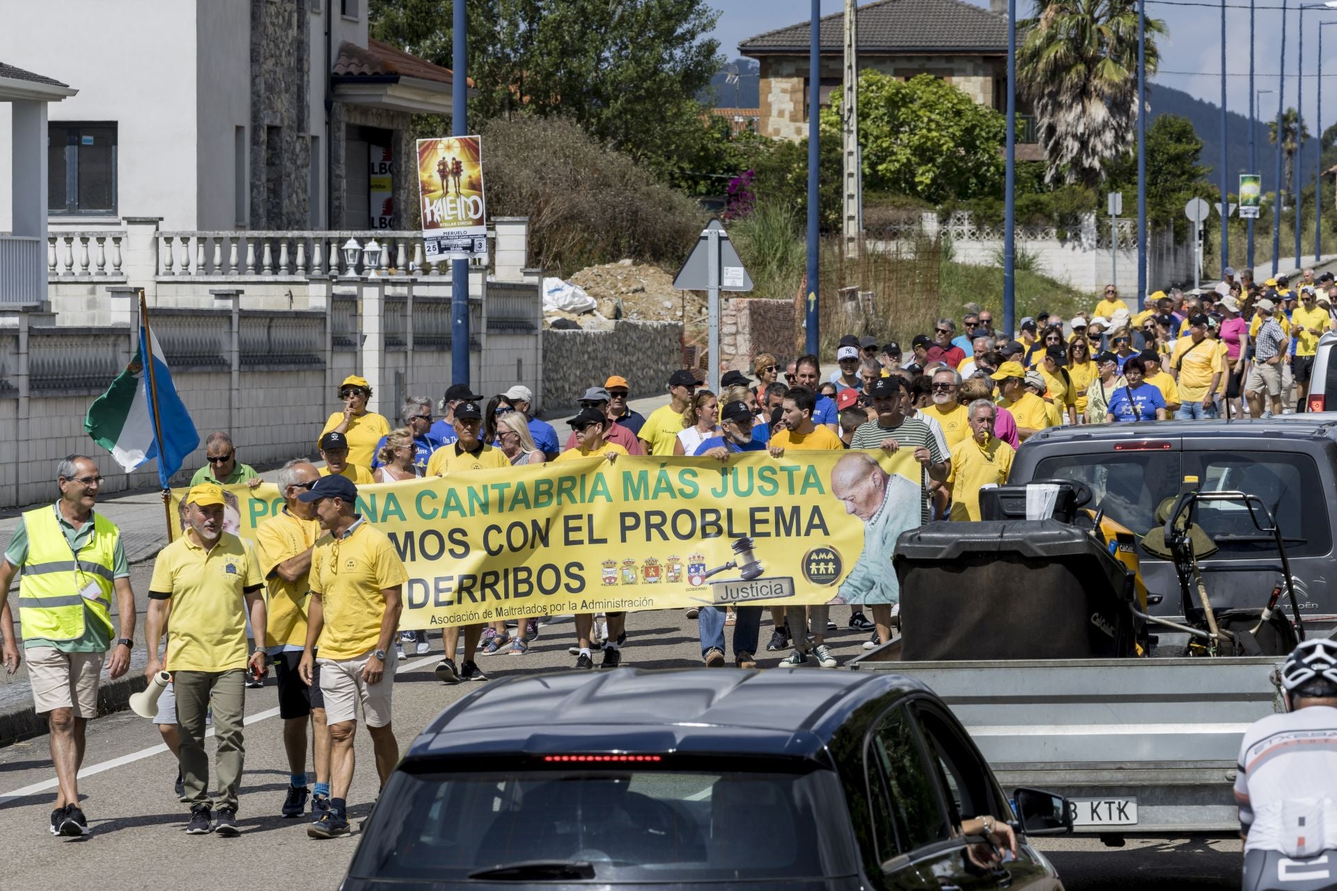 Los conductores de los vehículos apoyaban con el claxon a los manifestantes.