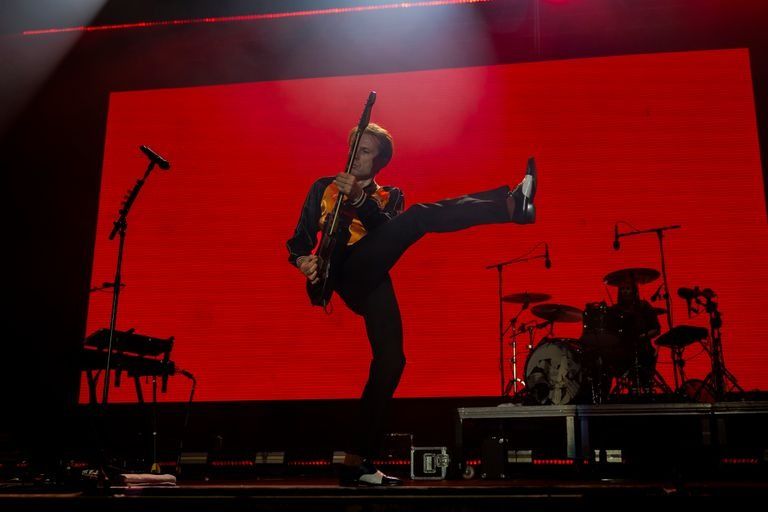 Fueron unos de los últimos en salir, pero una multitud estuvo atenta a su actuación