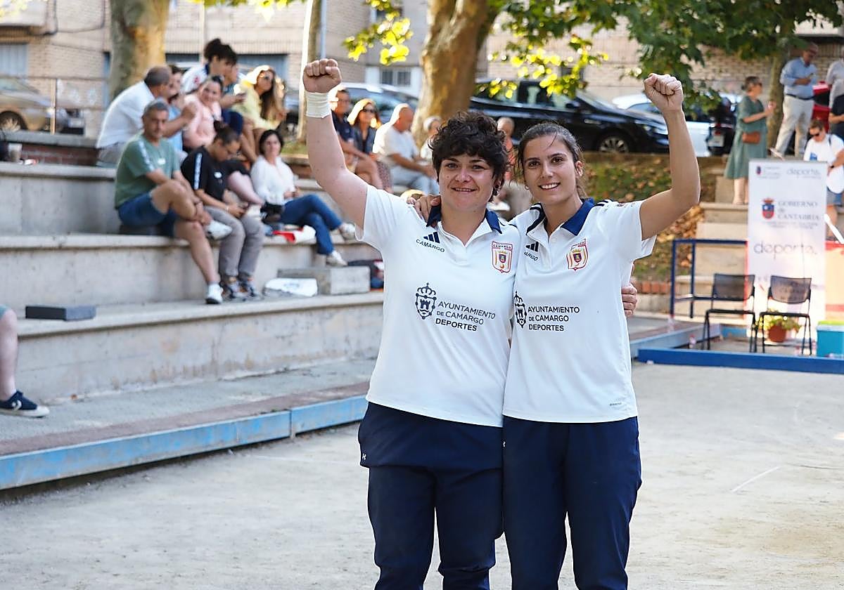 Marta Castillo y Rebeca Bustara, campeonas del Regional de parejas tras arrasar en el torneo disputado en Monte.