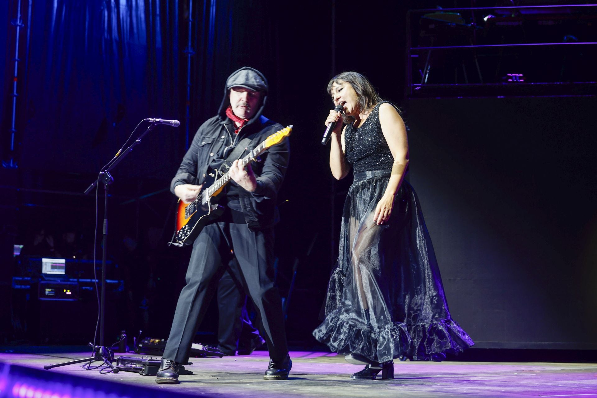 Eva Amaral y Juan Aguirre recordaron a Víctor Jara. No alto el compromiso en su concierto, como es habitual en ellos.