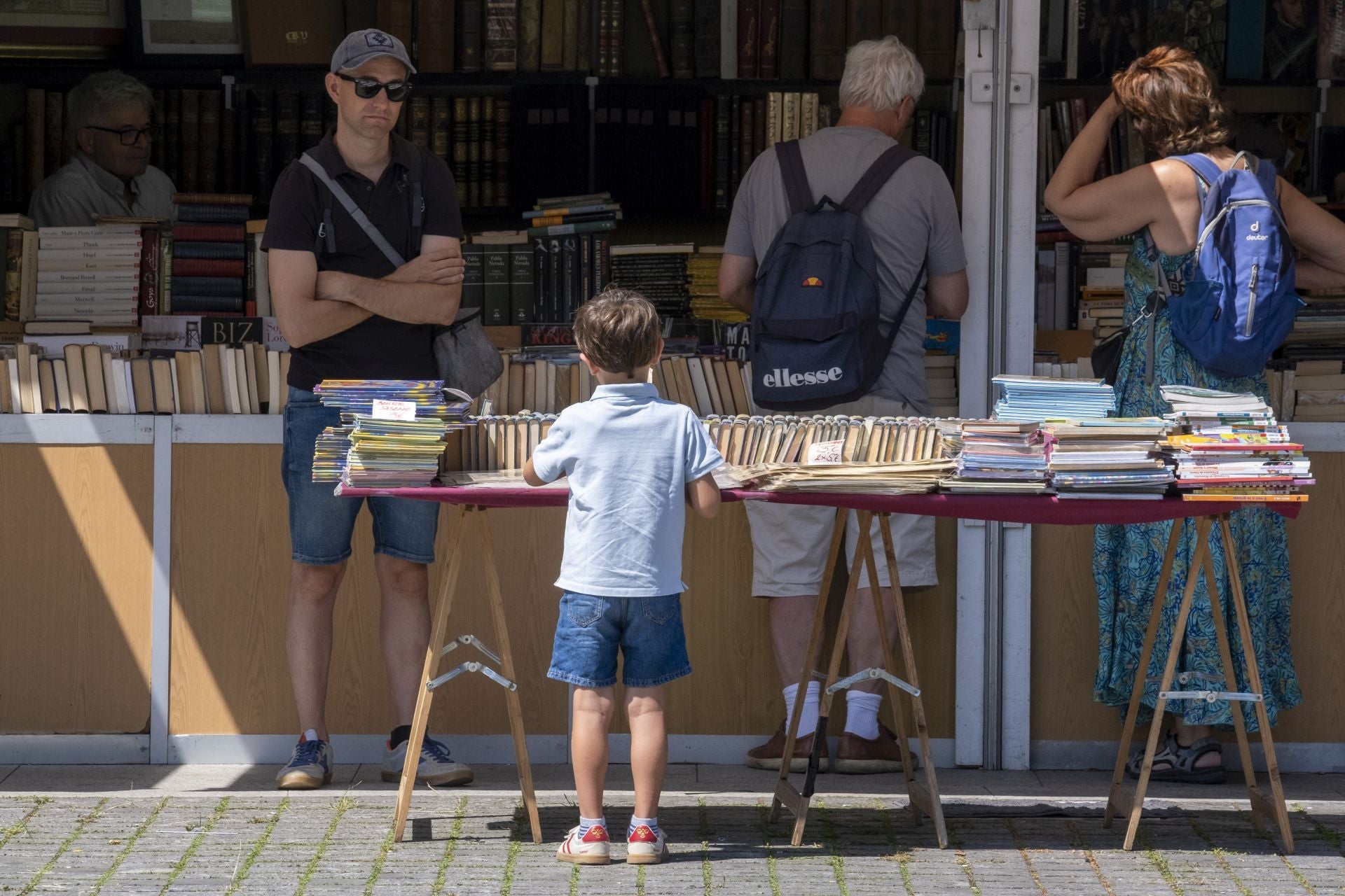 Además, es posible acercarse a la exposición, dedicada a Pessoa que se ha instalado en una de las casetas. 