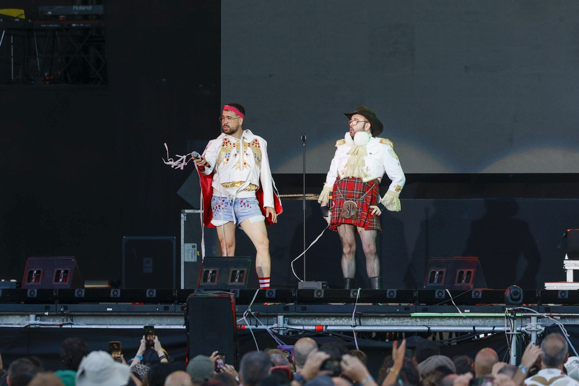 Y por supuesto, elogió a la que ellos consideran 'su musa', Ana Belén, que apareció por videollamada (ficticia) para cantar 'Agapimú'