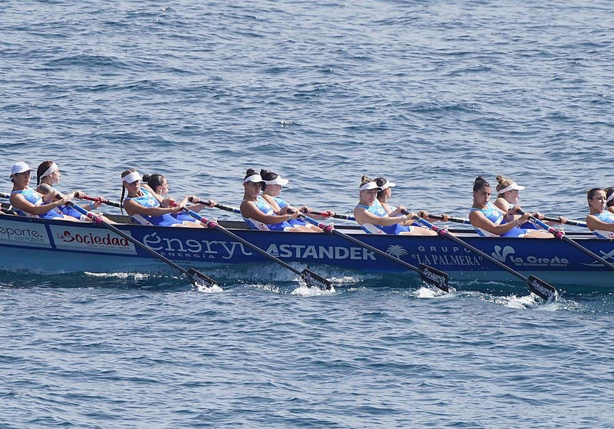 Astillero, en plena boga en Lequeitio.