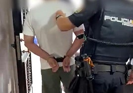 Proceso de detención de un implicado en la banda criminal.