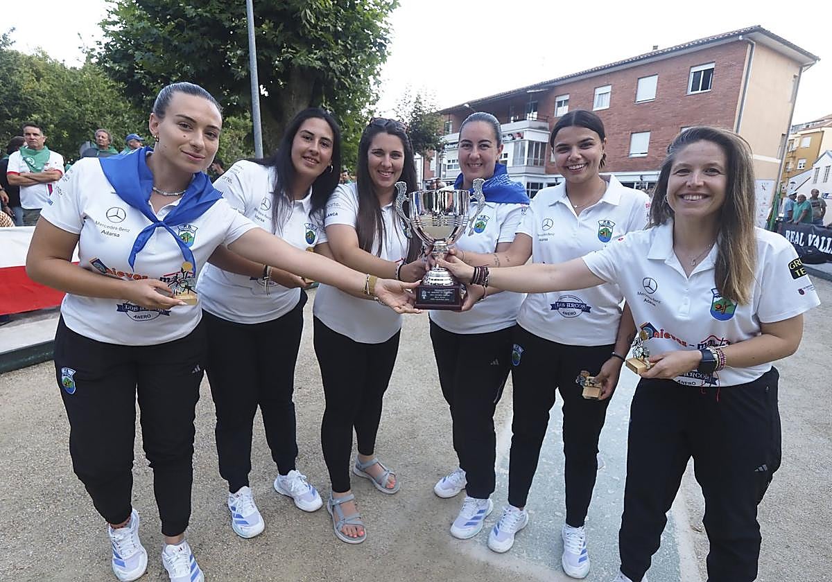 Naomi Solórzano, Noemí Crespo, Blanca Gandarillas, Judit Bueno, Andrea Gómez y Laura Abascal.