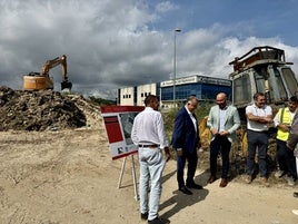 Las autoridades dan los detalles de la ejecución en la parcela que acogerá el punto limpio.