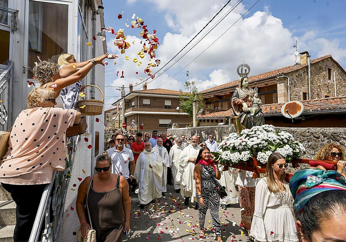 La Virgen de las Nieves recorre Tanos