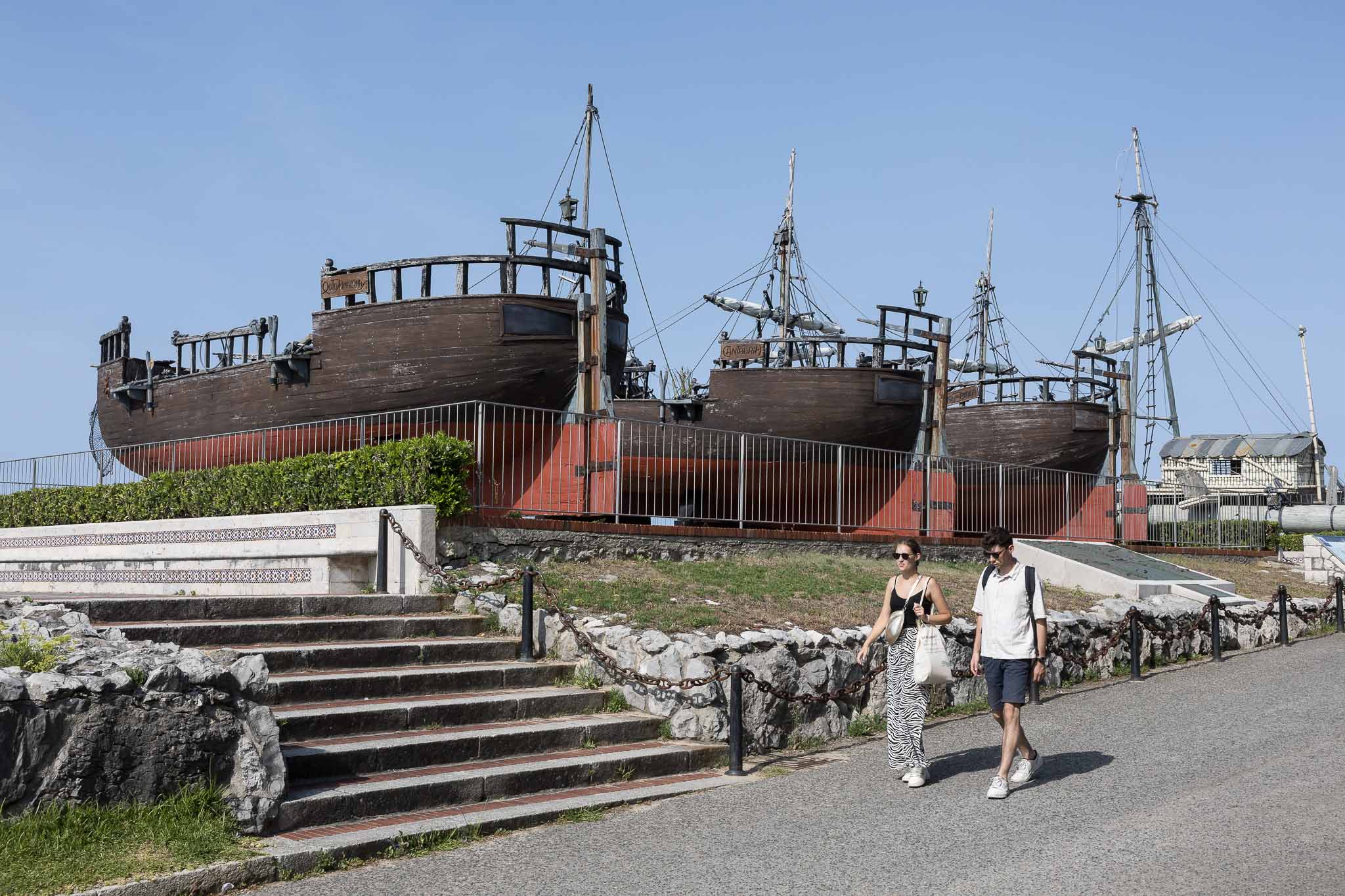Vista general de los tres galeones de Vital Alsar, con cerca de 50 años de antigüedad.