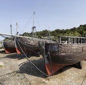 Los galeones de Vital Alsar están muy deteriorados por el paso del tiempo y la falta de mantenimiento.