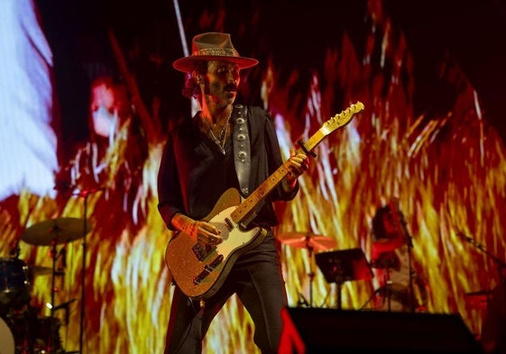 Leiva, anoche, sobre el escenario de la campa de La Magdalena.
