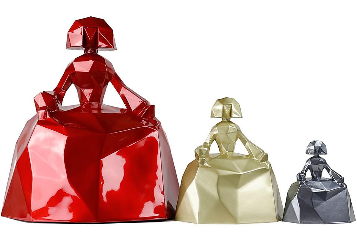 Imagen principal - Figuras de las Meninas de Felipao en diferentes tamaños.