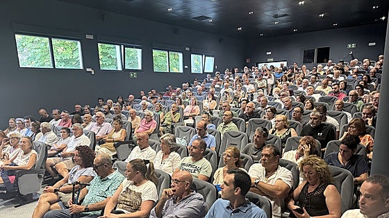 Vecinos de Laredo y Colindres se organizan para alegar contra el PSIR de La Pesquera