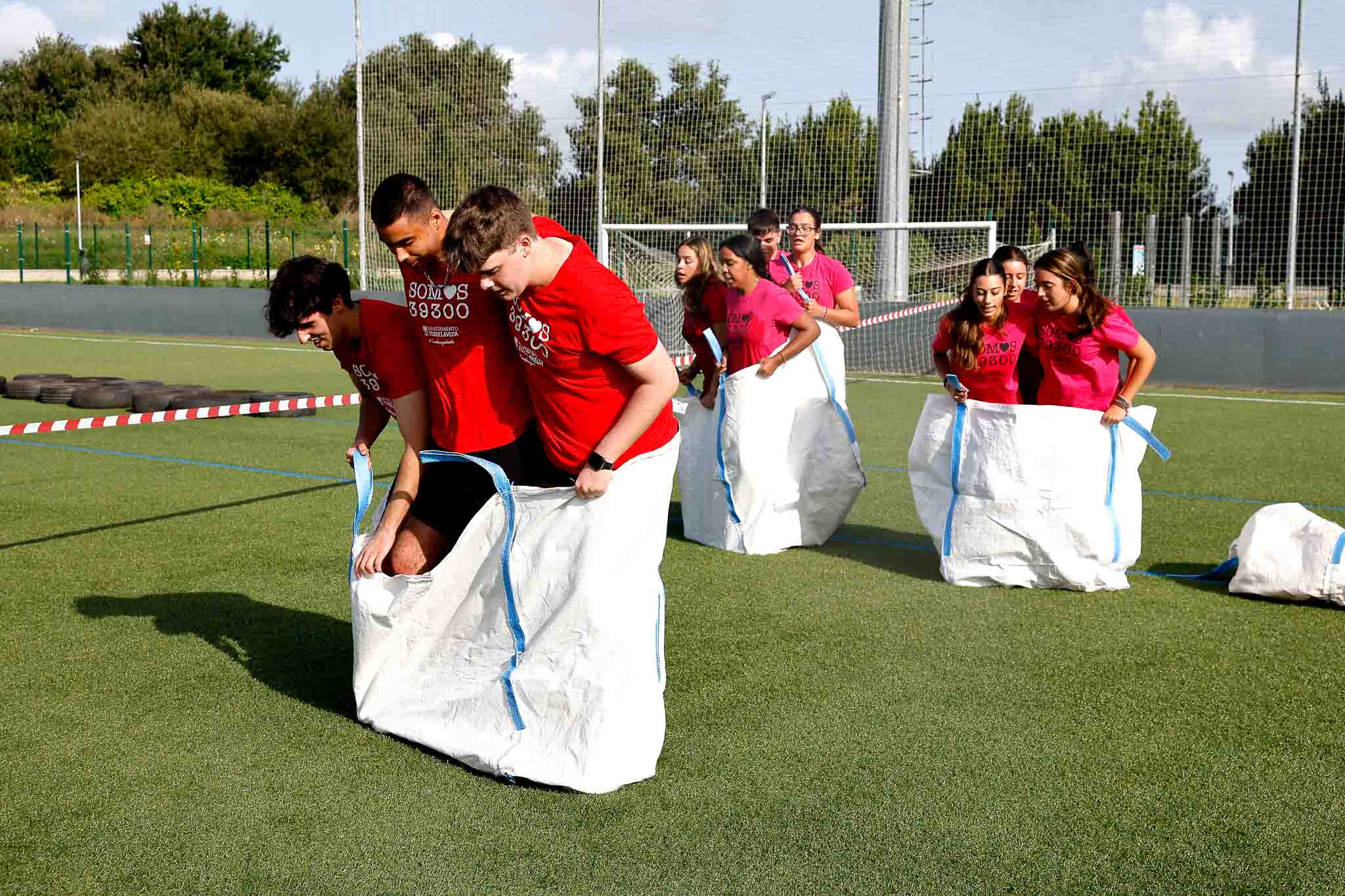 La jornada finalizó con carreras de sacos. 