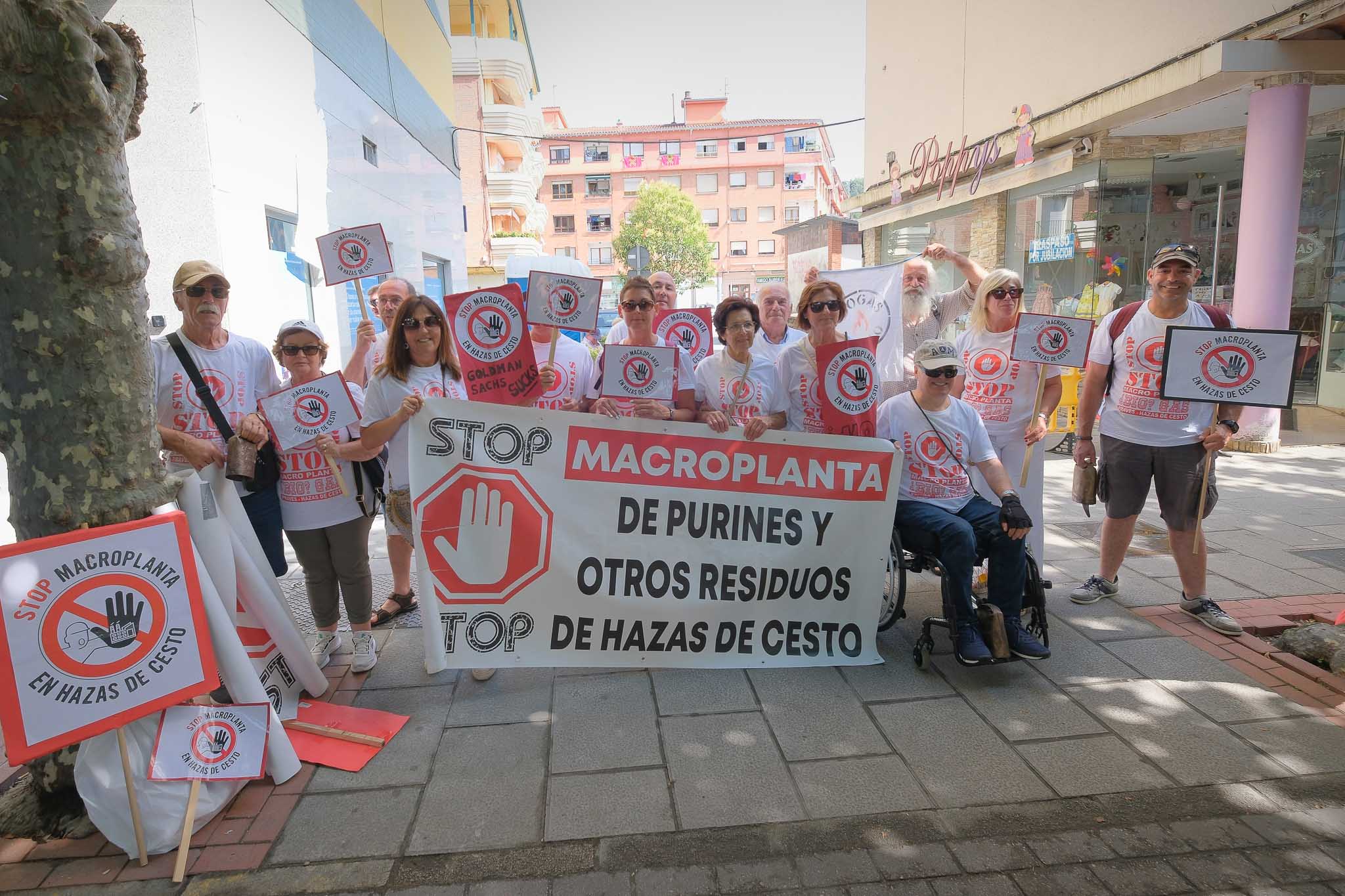 Protesta vecinal contra la macroplanta de purines y otros residuos de Haza de Cesto.