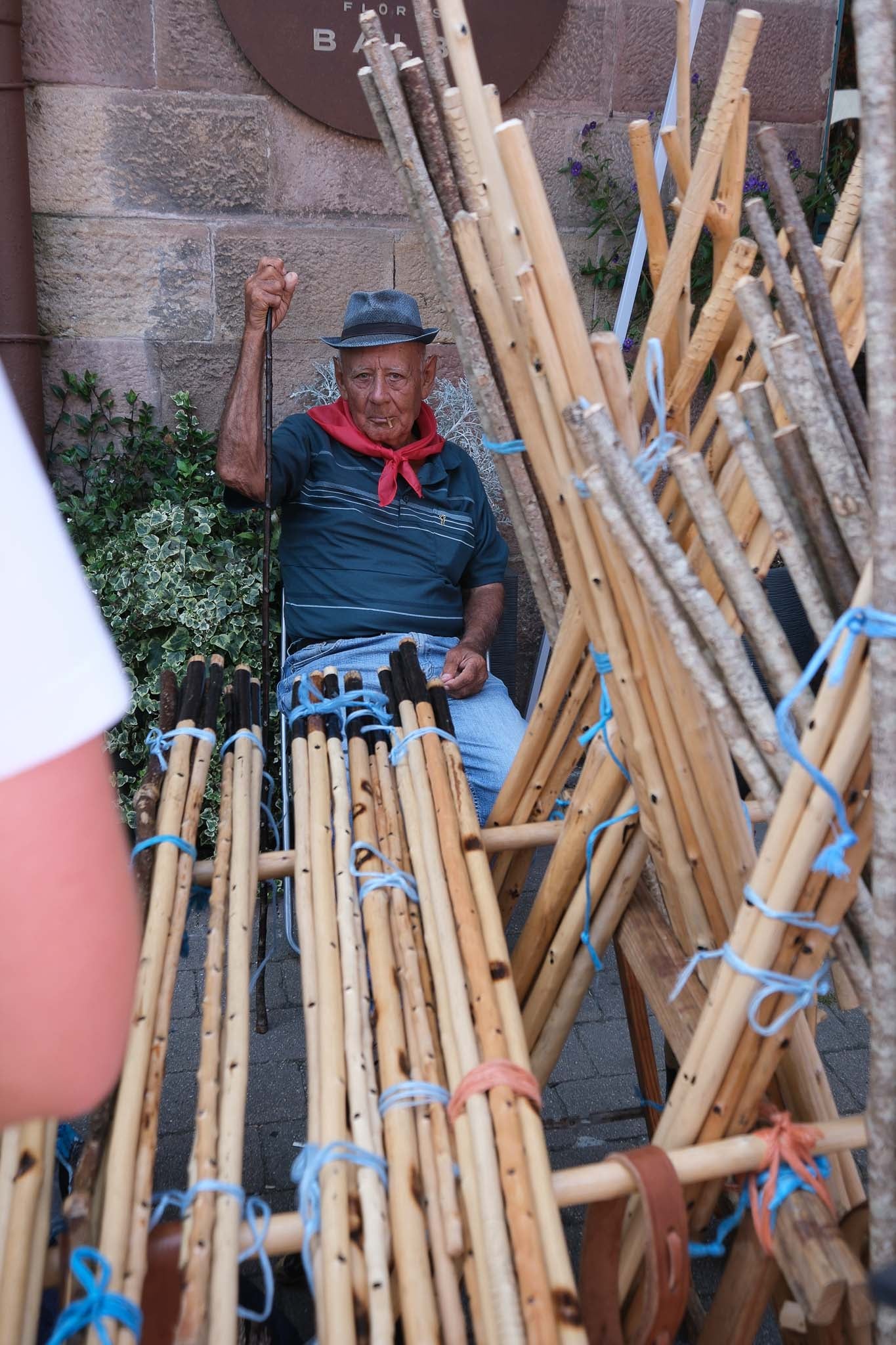 Un puesto de artesanía.