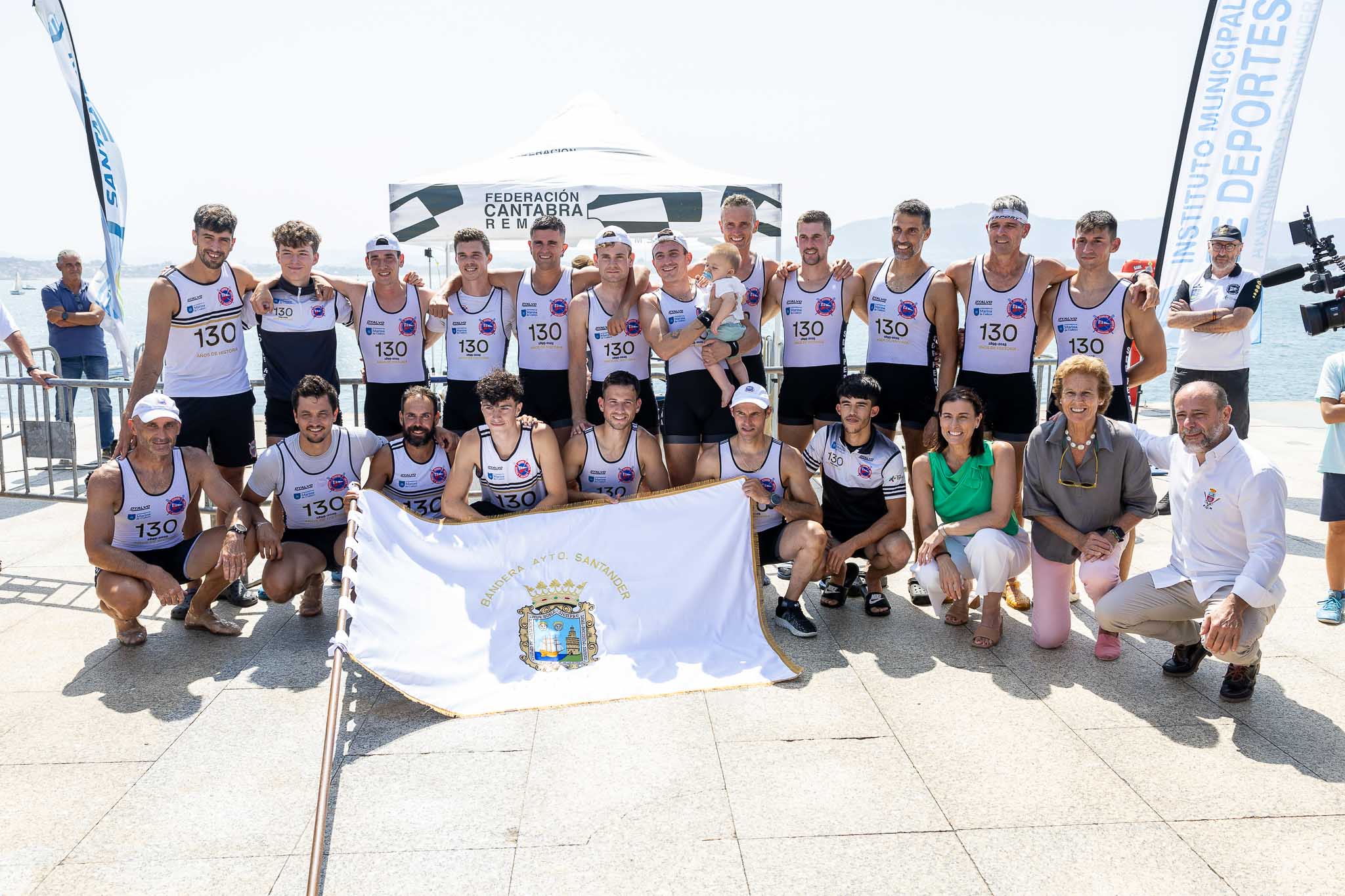 La tripulación de Pedreña, con su tercer triunfo de la temporada en las regatas cántabras.