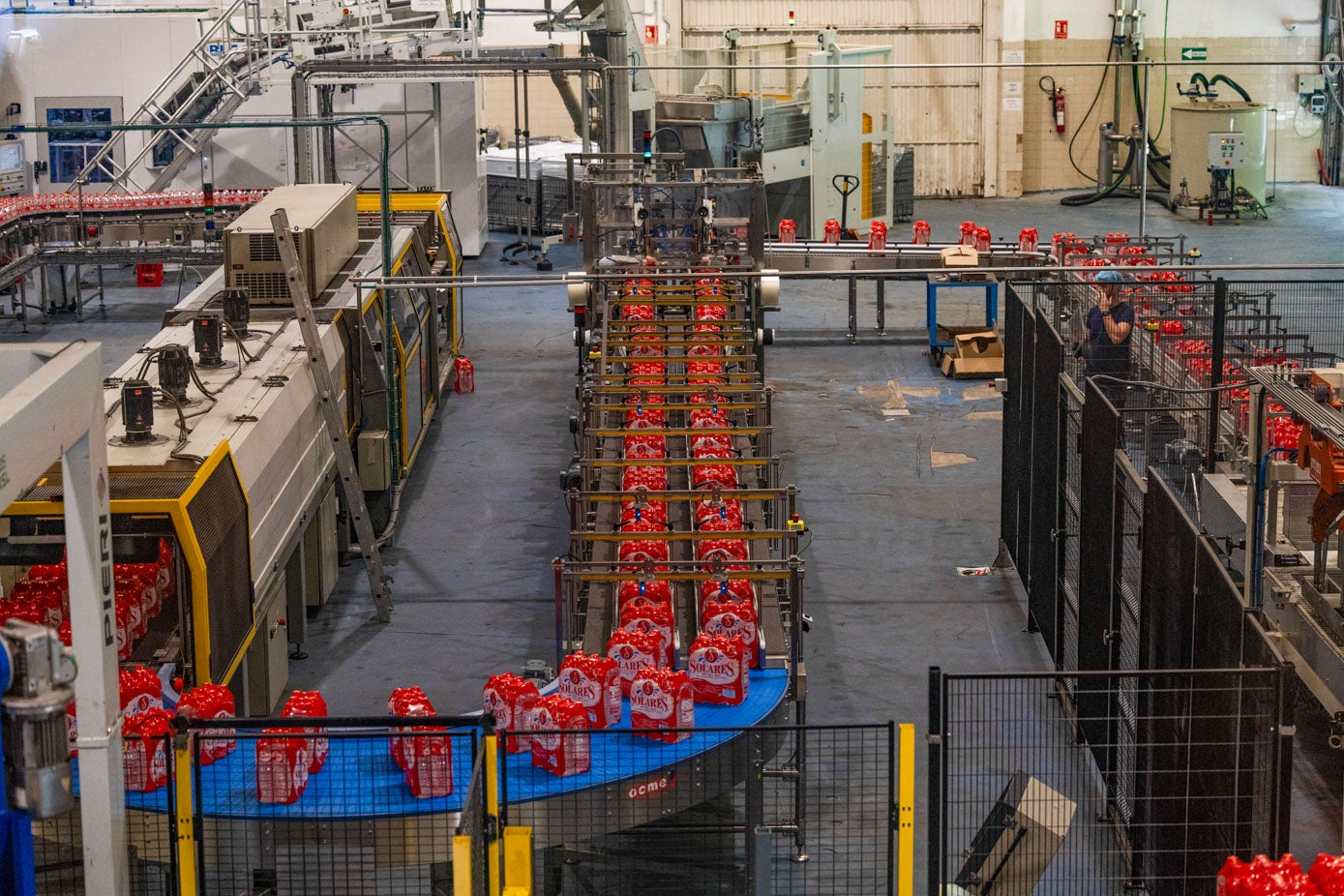 Cada botella tarda aproximadamente diez minutos en estar lista.