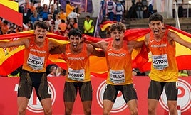 Óscar Crespo, Iker Moreno, Helio Marco y Aarón Gastón, tras ganar la plata en Tampere.