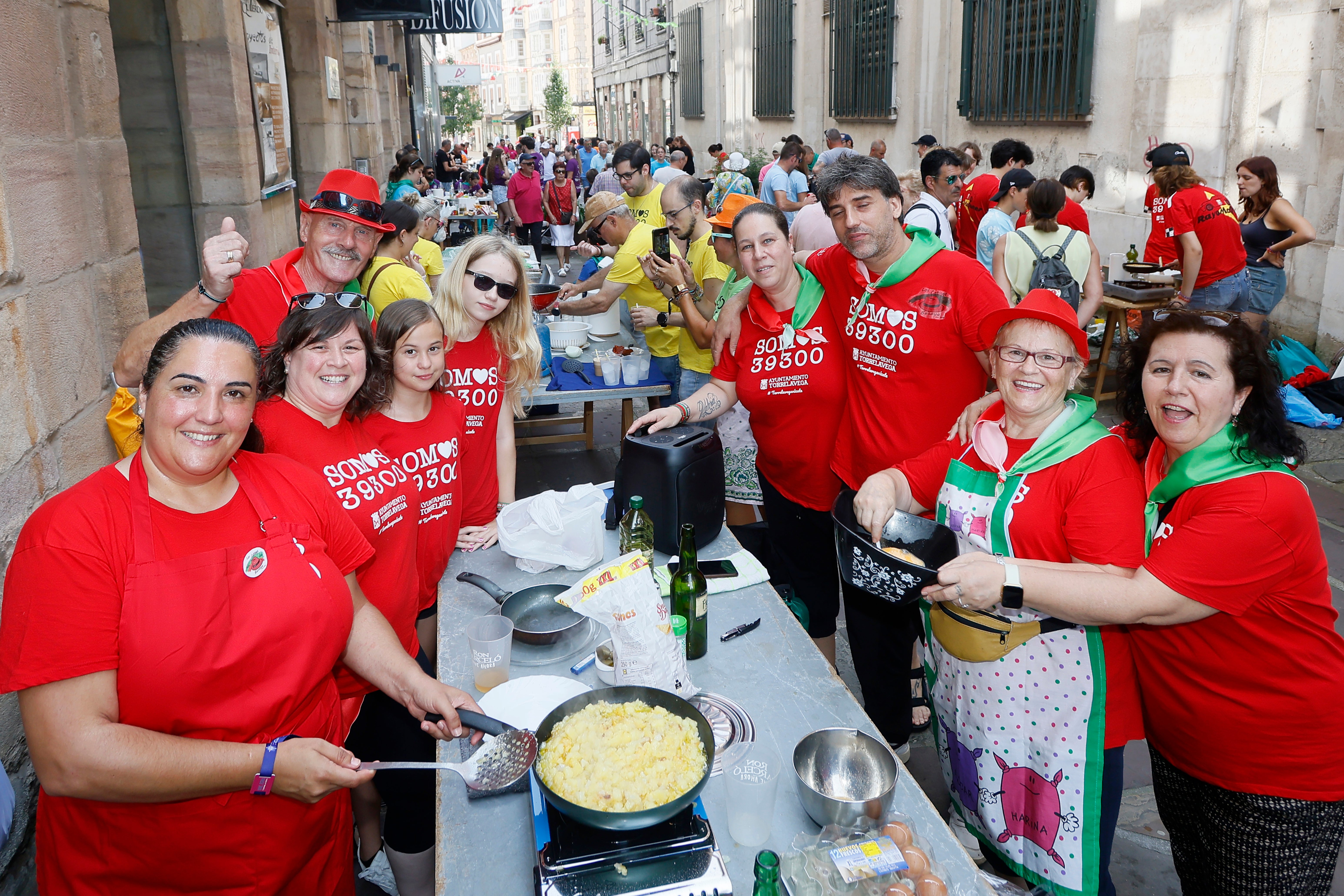 Participante enseñando sus tortillas.
