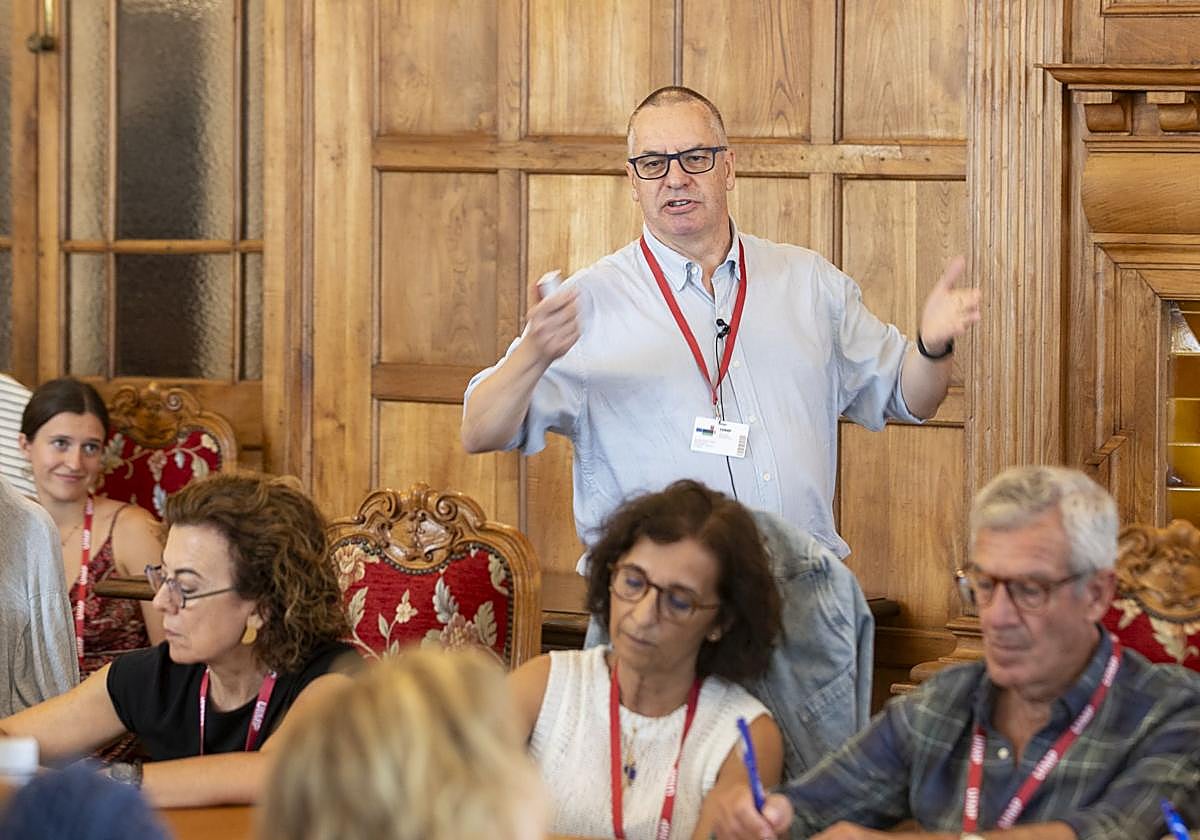 El director de El Diario Montañés, Íñigo Noriega, durante su intervención ayer en la Universidad Internacional Menéndez Pelayo.