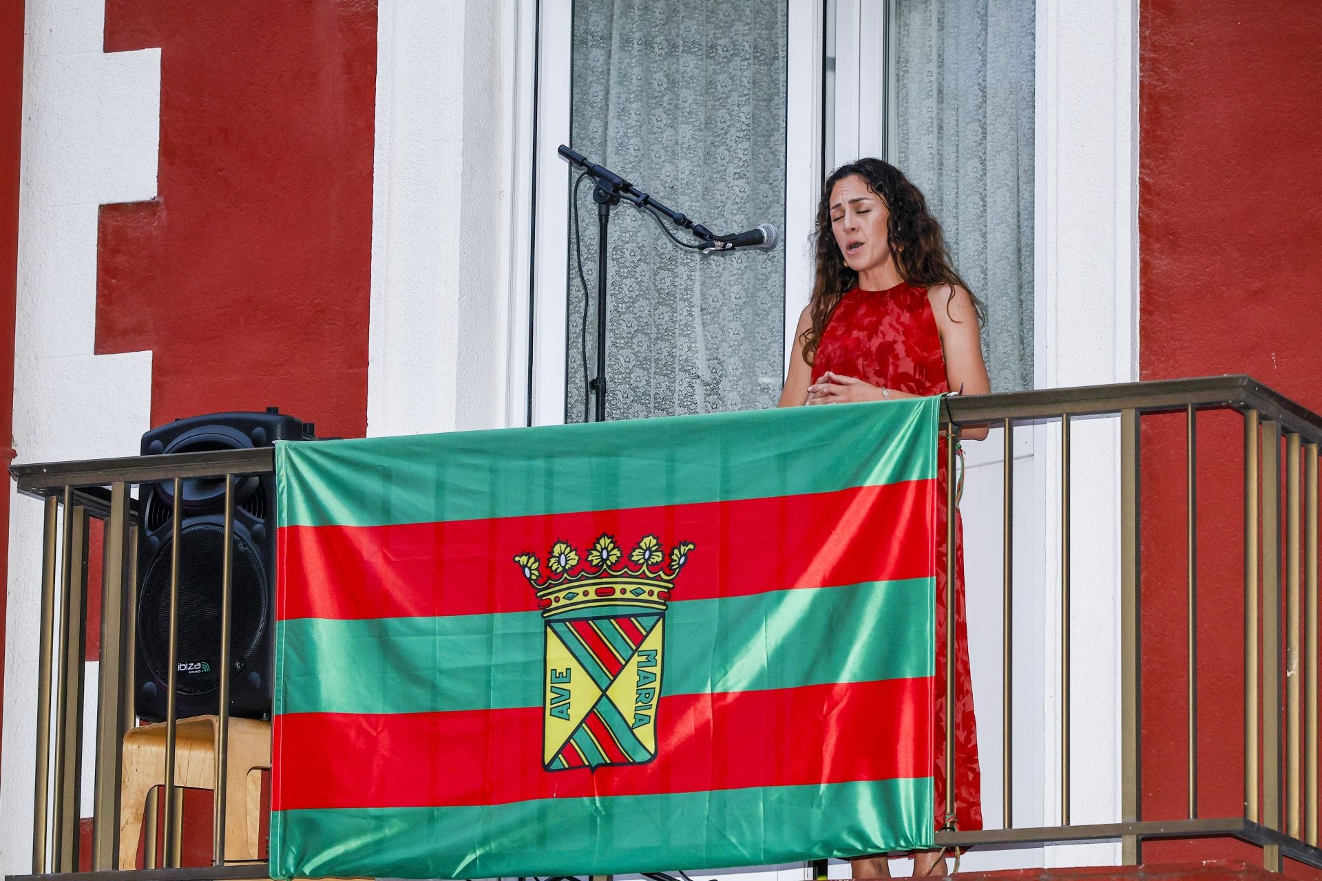 Un canto a la Virgen antes de volver a casa.