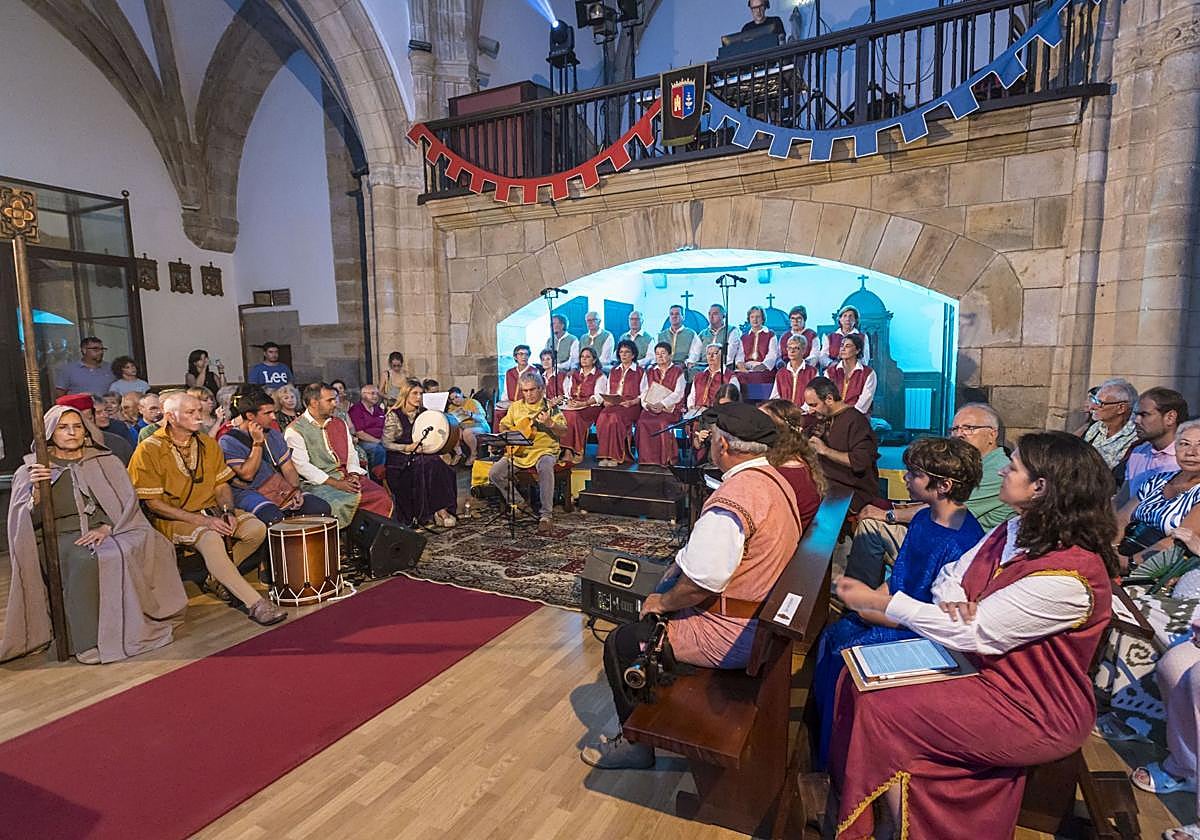 Un momento de la representación de La Cantiga en Santa María de Cudeyo.