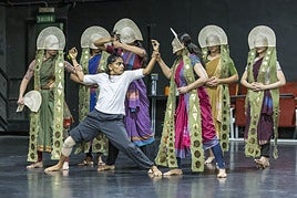 Uno de los momentos más dramáticos de esta obra con la que Akram Khan disolverá la compañía.